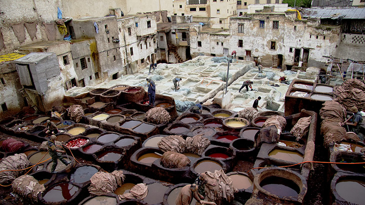 Blidas. Chouara, il quartiere dei conciatori con le vasche dell'acqua per lavorare le pelli